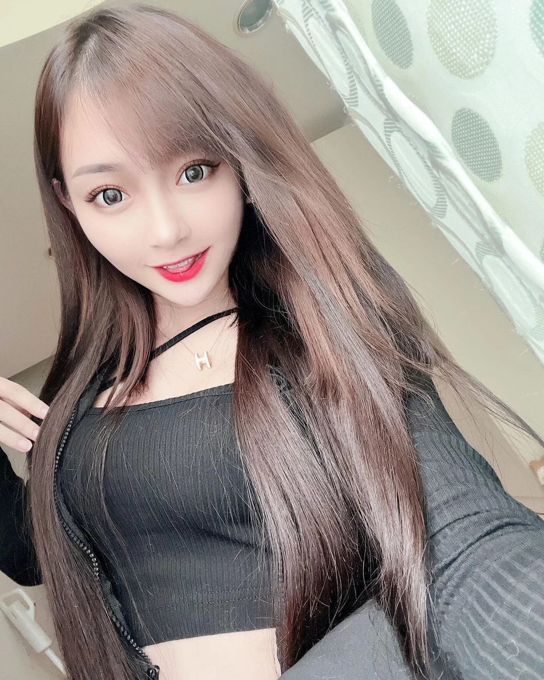 大眼正妹“小洋榛”纤腰让网友受不了 美肌太吸睛！ [10P]