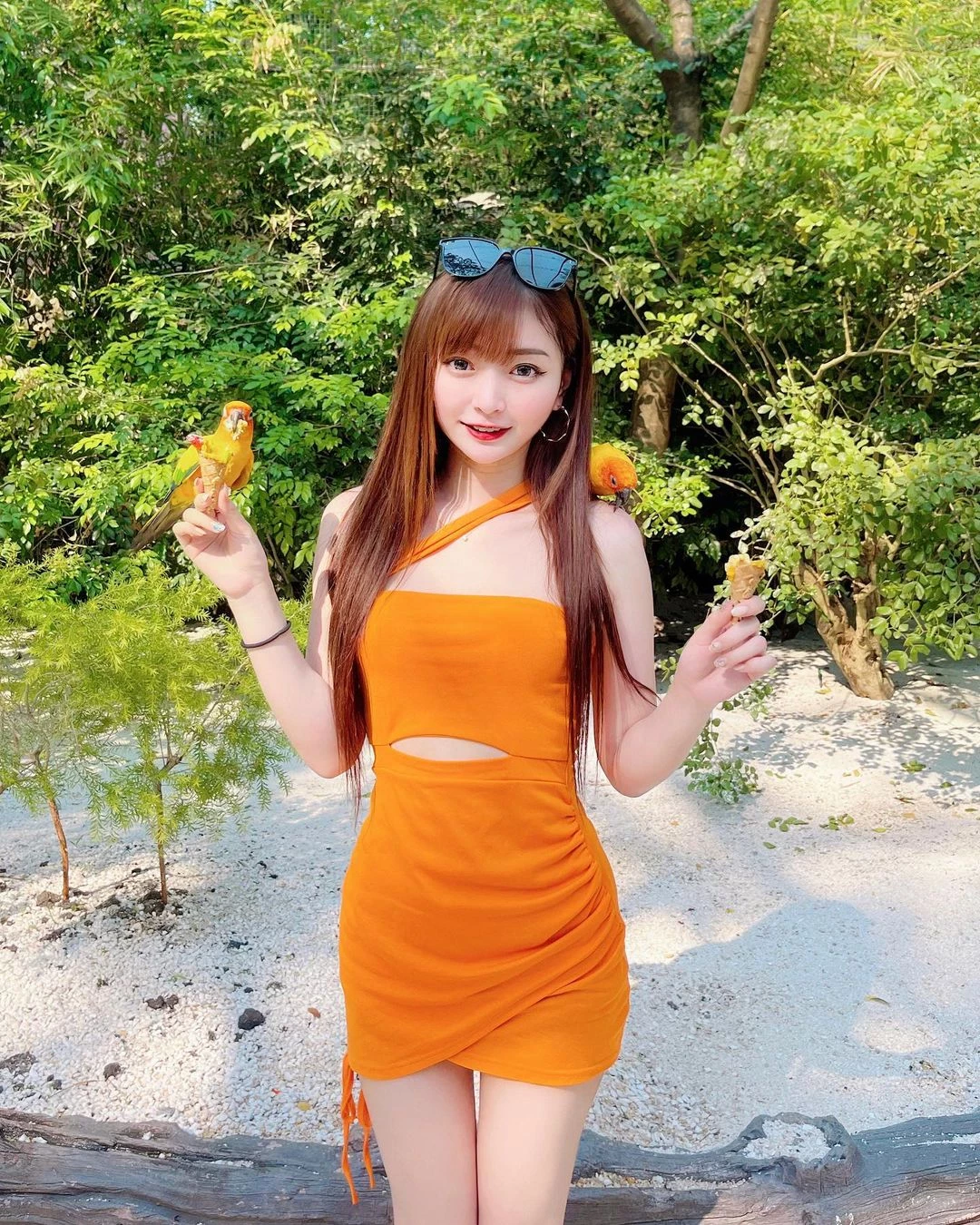 大眼正妹“小洋榛”纤腰让网友受不了 美肌太吸睛！ [10P]