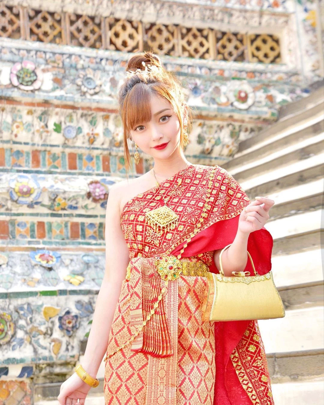 大眼正妹“小洋榛”纤腰让网友受不了 美肌太吸睛！ [10P]